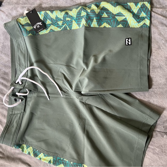 Billabong board shorts - new - Picture 7 of 7